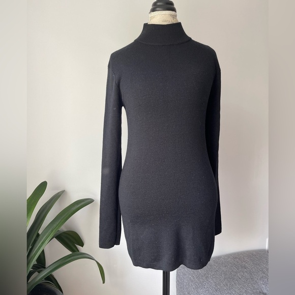 Uniqlo U mock neck knit sweater
Size: XS - Picture 1 of 8